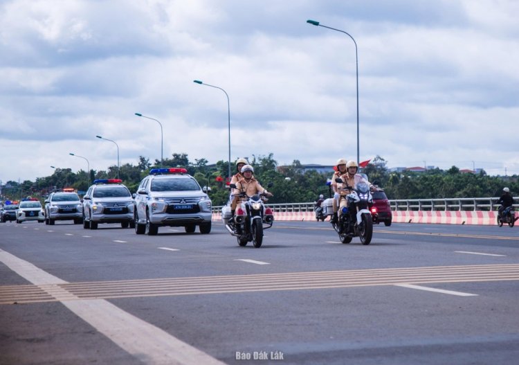 Công an tỉnh Đắk Lắk ra quân đợt cao điểm bảo đảm an toàn giao thông và trật tự công cộng